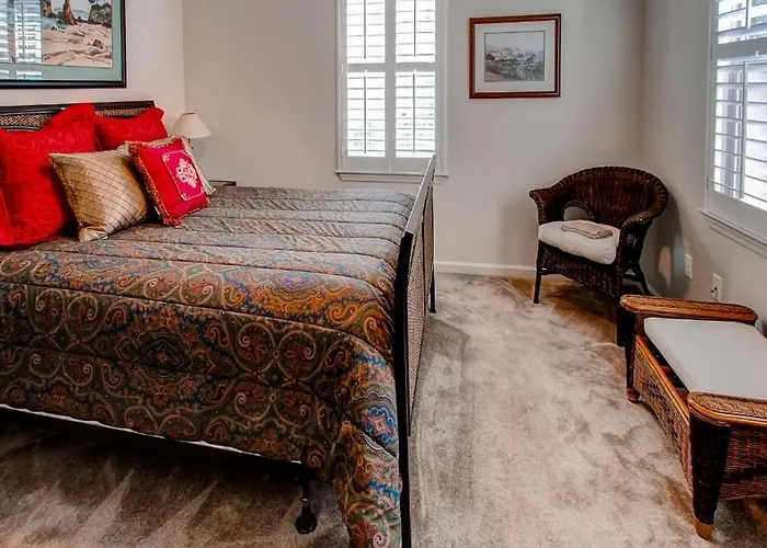 Serene Bungalow-Style Home In Point Reyes Station!