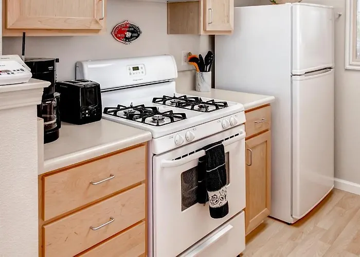Serene Bungalow-Style Home In Point Reyes Station!