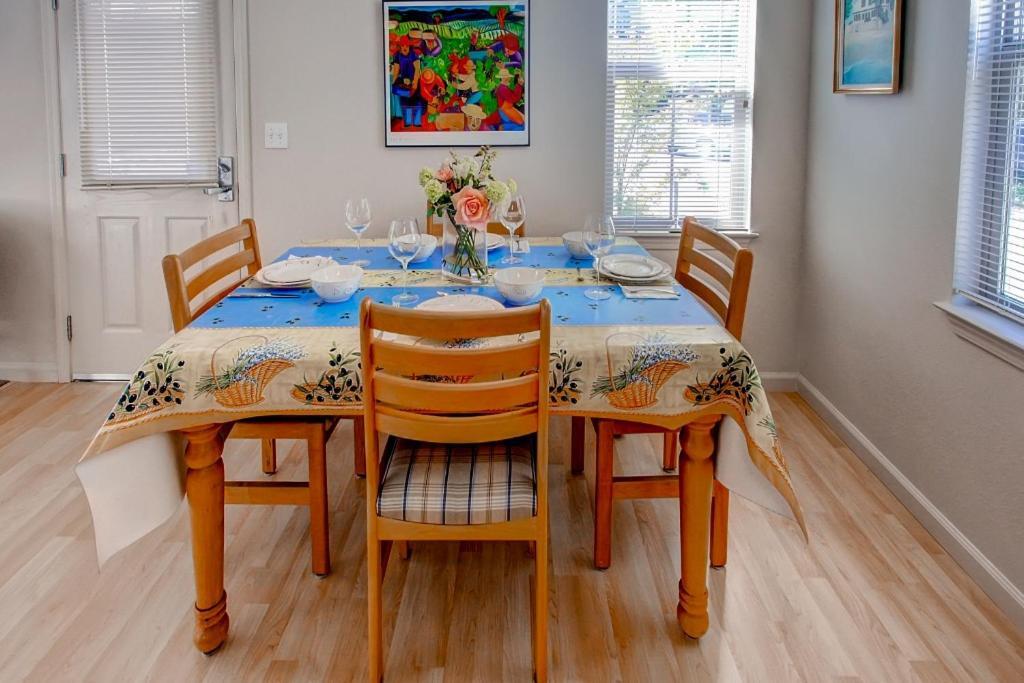 Serene Bungalow-style In Point Reyes Station! *