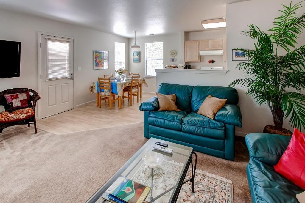 Serene Bungalow-style In Point Reyes Station!