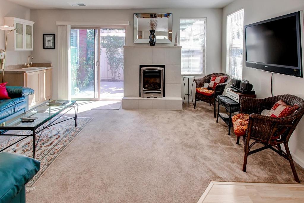 Serene Bungalow-style In Point Reyes Station! Point Reyes Station