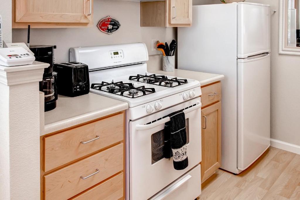 Serene Bungalow-style In Point Reyes Station! *